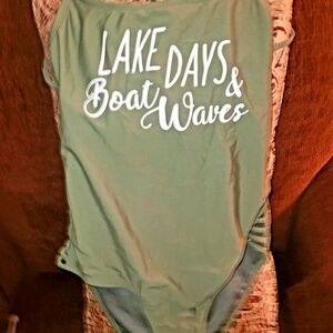 Junior's Small3/5 One piece brand new bathing suit
